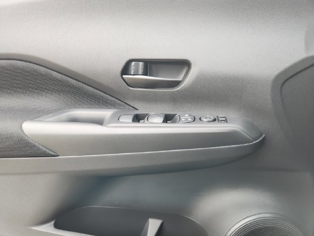 New 2025 Nissan Kicks Play S FWD image 17