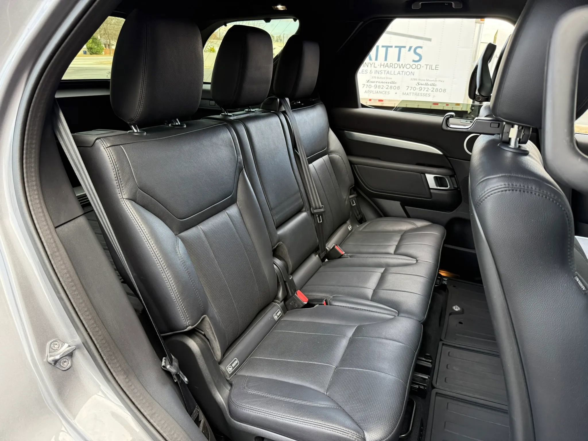 Used 2020 Land Rover Discovery Landmark image 32