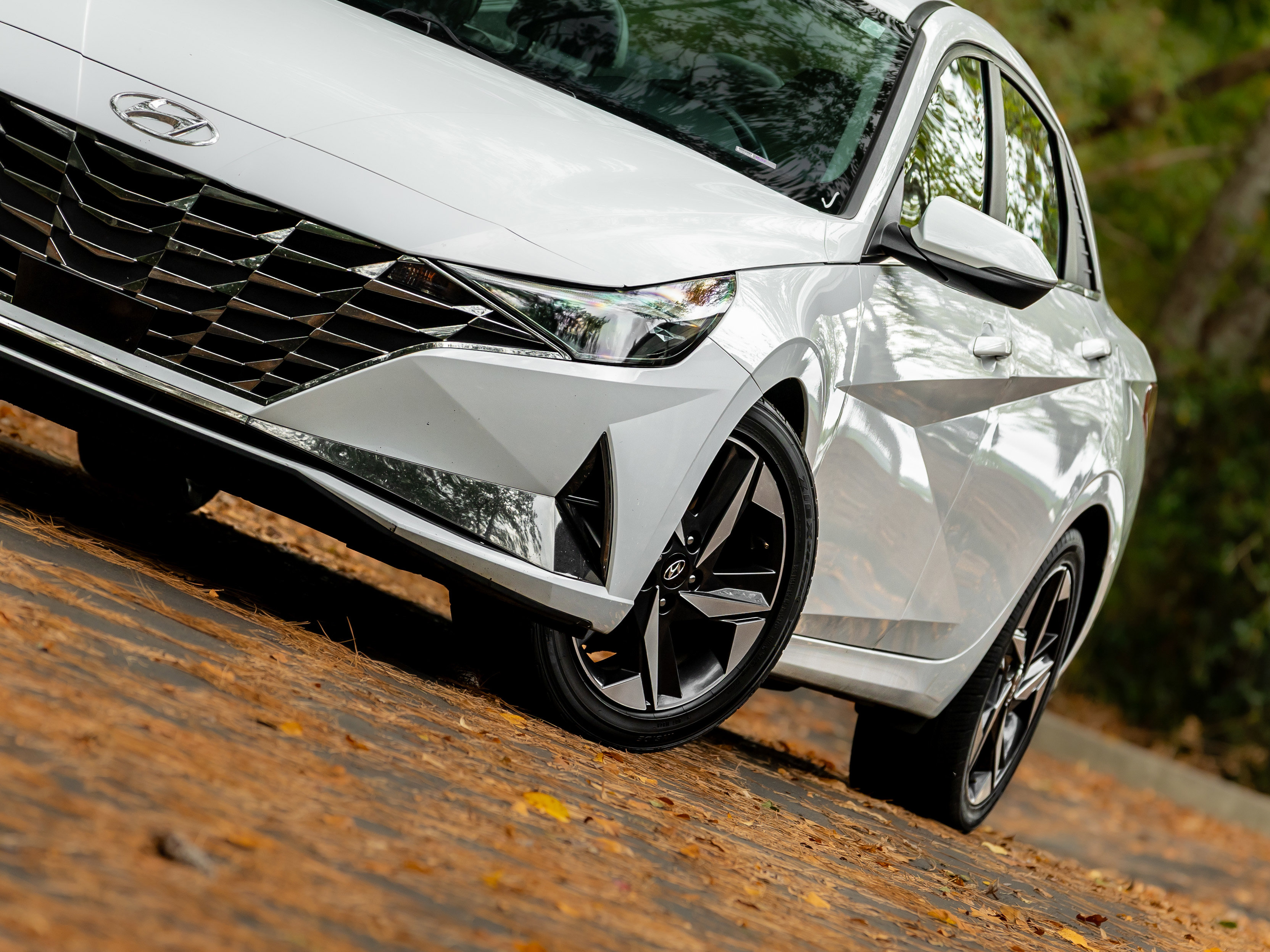 Used 2021 Hyundai Elantra Limited image 24