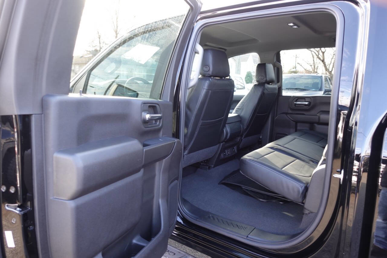 Used 2025 Chevrolet Silverado 2500 Custom w/ Custom Value Package image 17