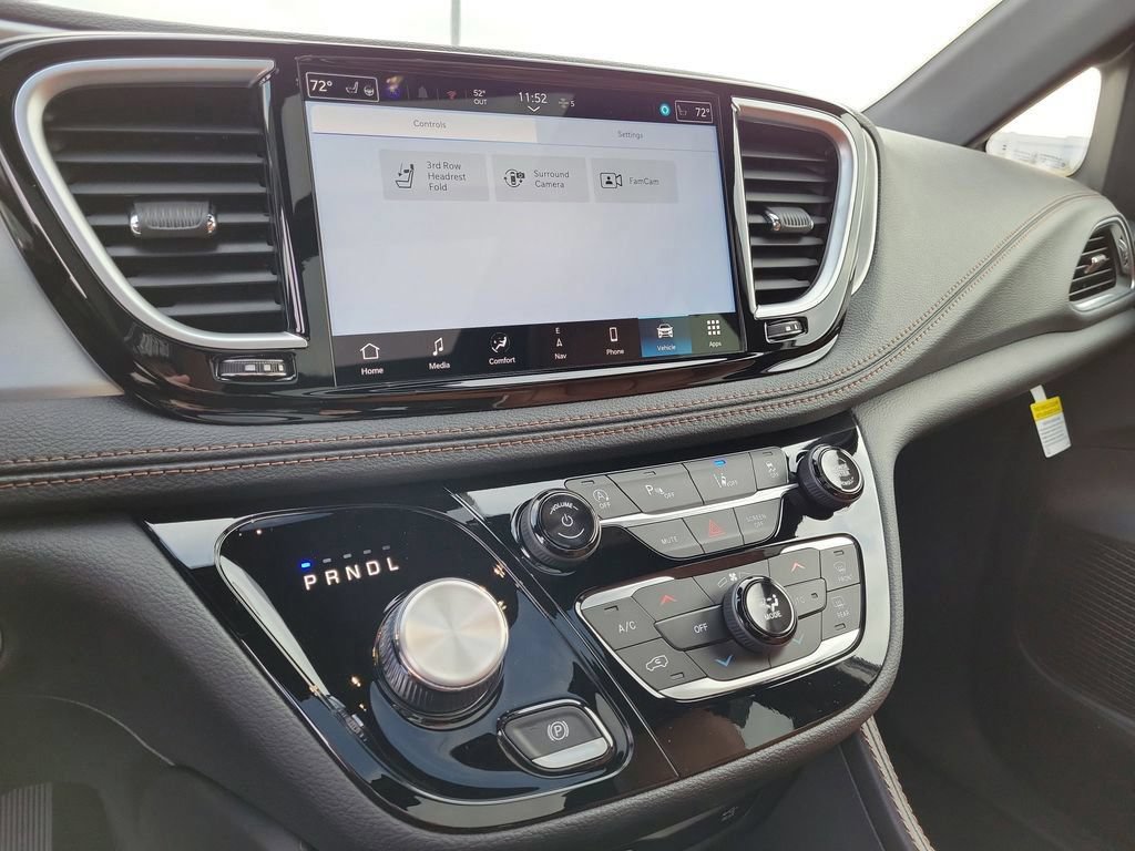 New 2026 Chrysler Pacifica Pinnacle w/ Trailer Tow Group AWD/4WD image 30