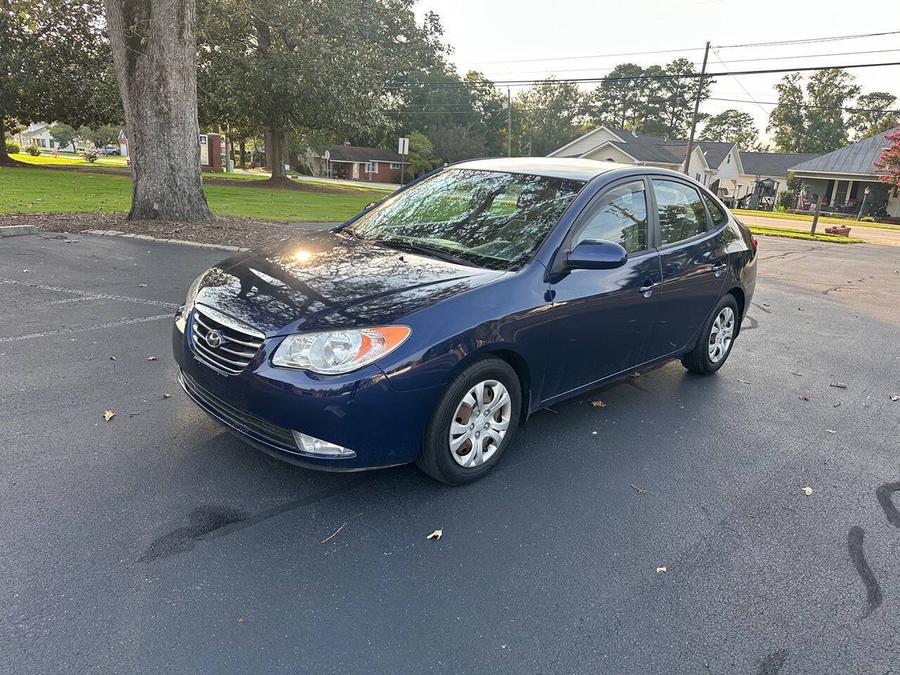 Used 2010 Hyundai Elantra GLS FWD image 2