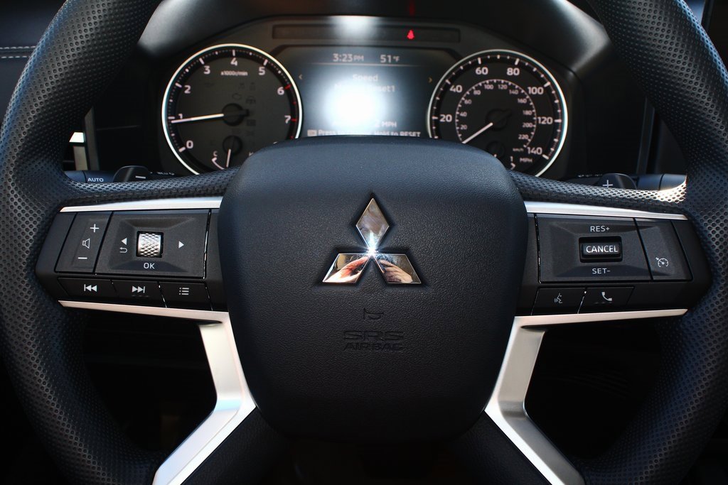 New 2026 Mitsubishi Outlander ES image 13