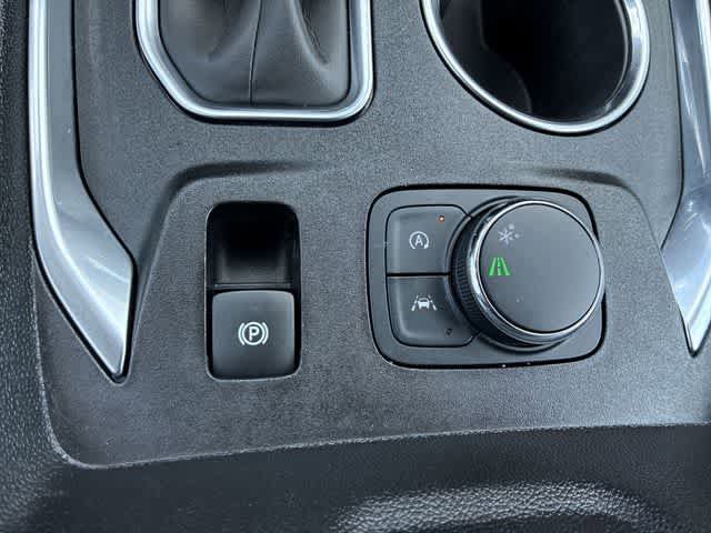 Used 2023 Chevrolet Traverse LS FWD image 40
