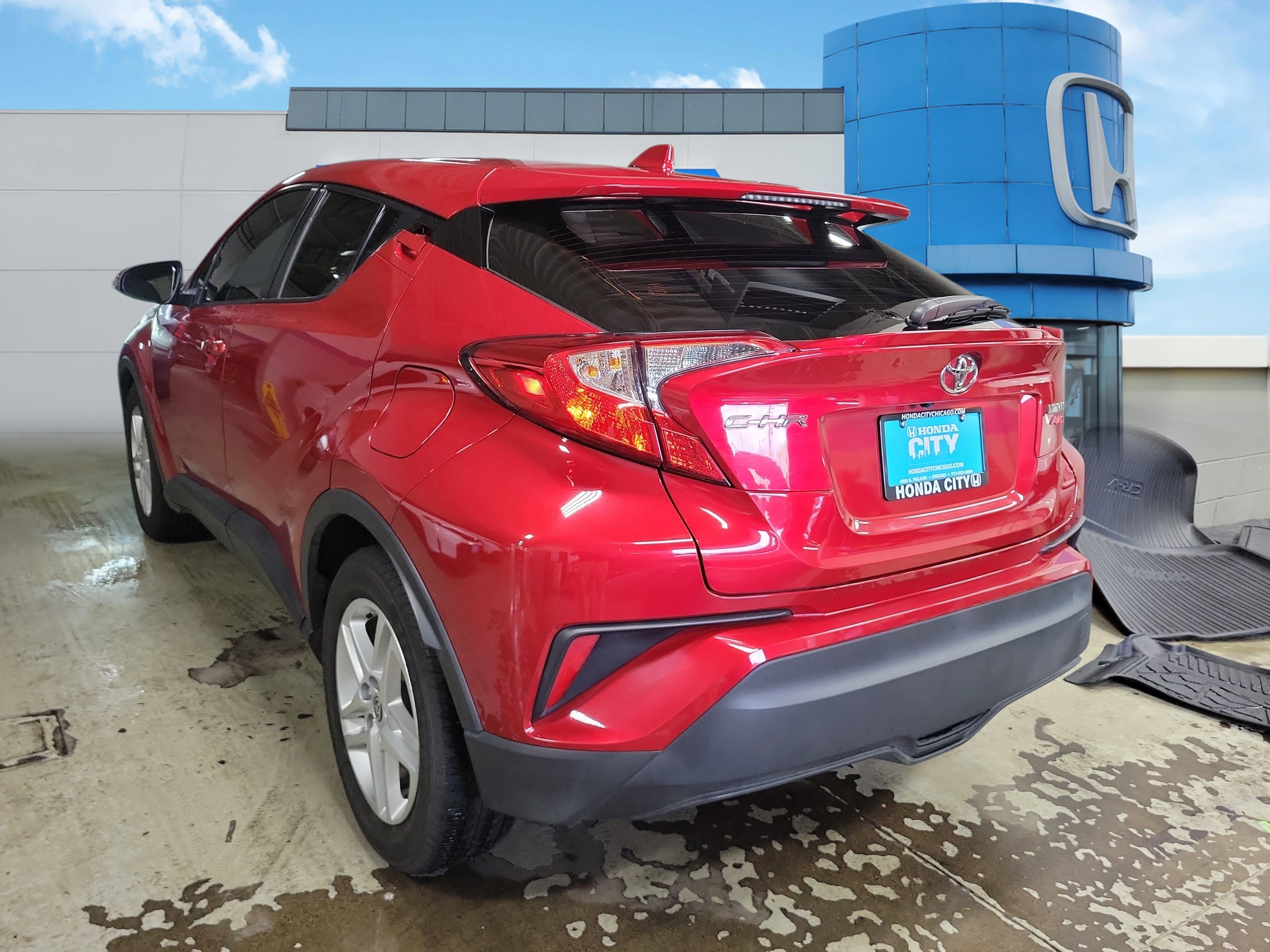 Used 2020 Toyota C-HR LE FWD image 4