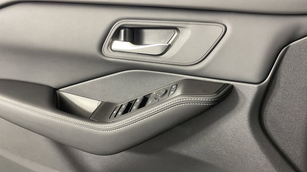 New 2025 Nissan Rogue SV image 29