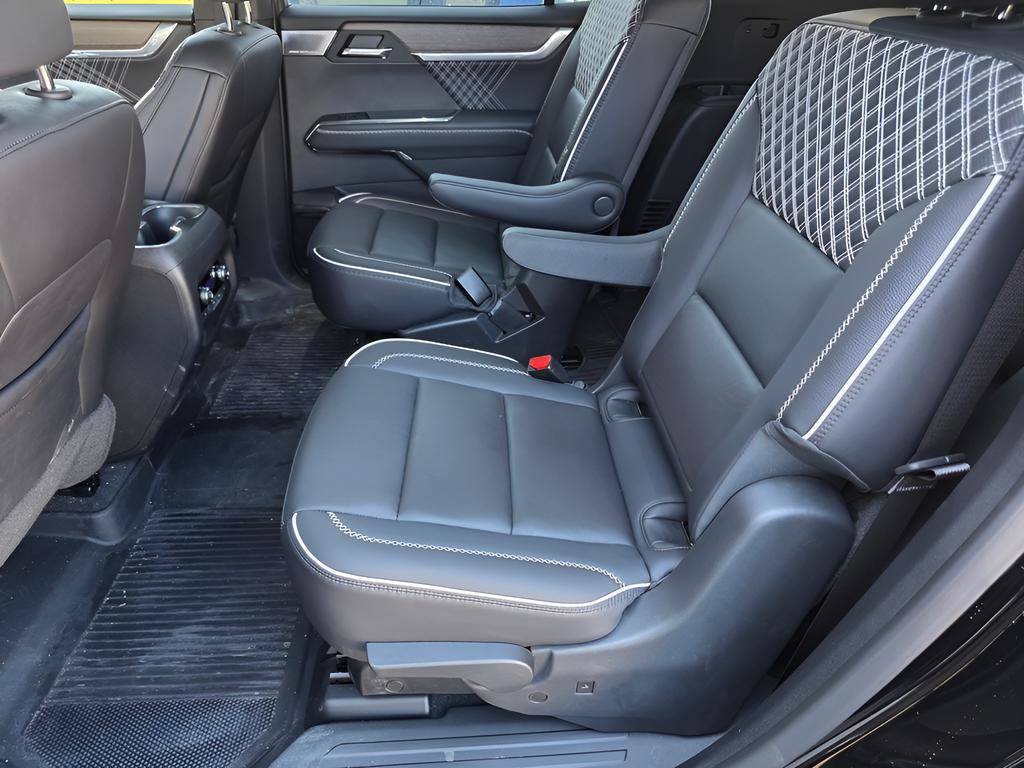 Used 2025 GMC Acadia Denali w/ Super Cruise Package image 17