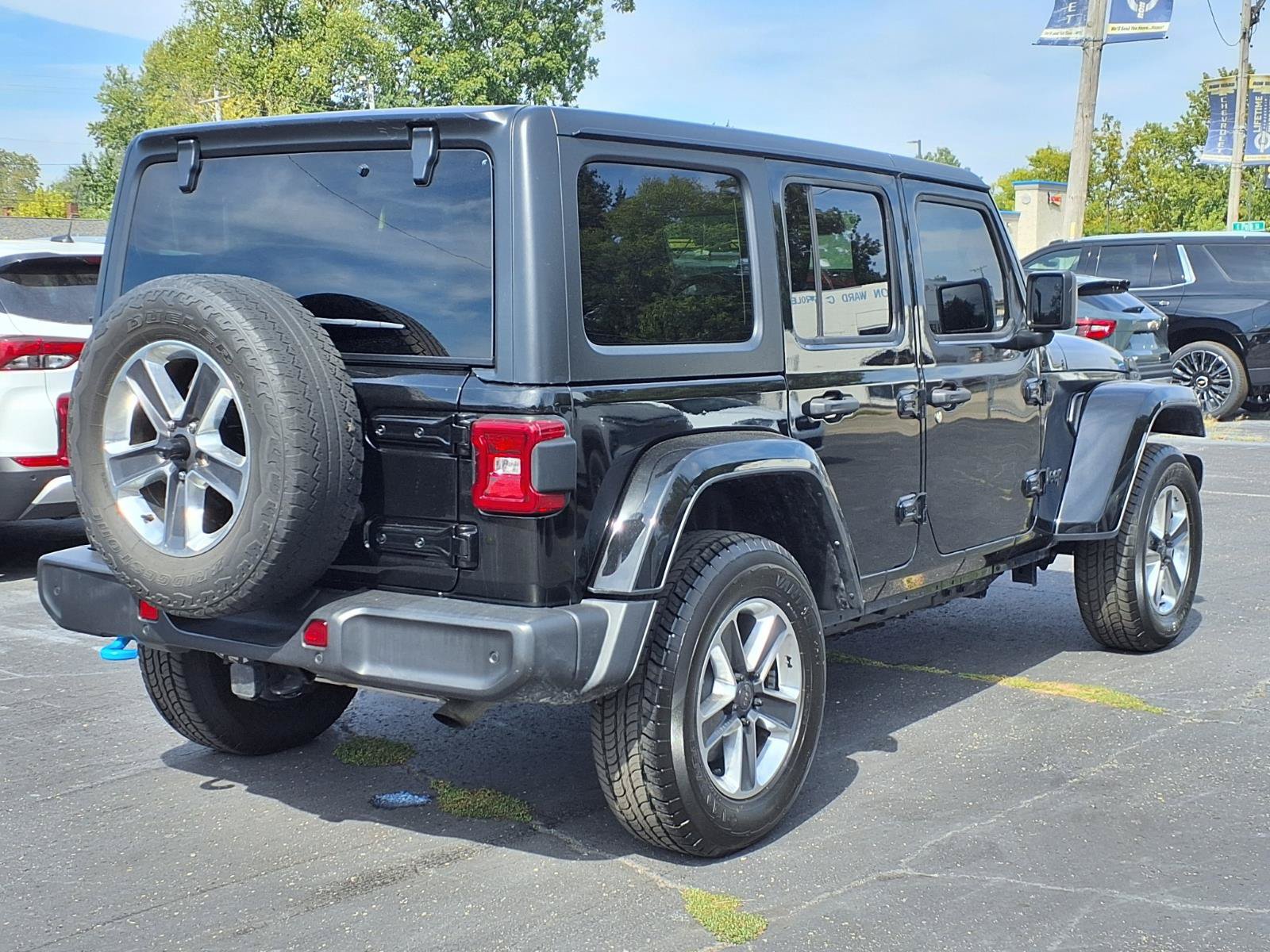 Used 2024 Jeep Wrangler Unlimited w/ Dual Top Group AWD/4WD image 25