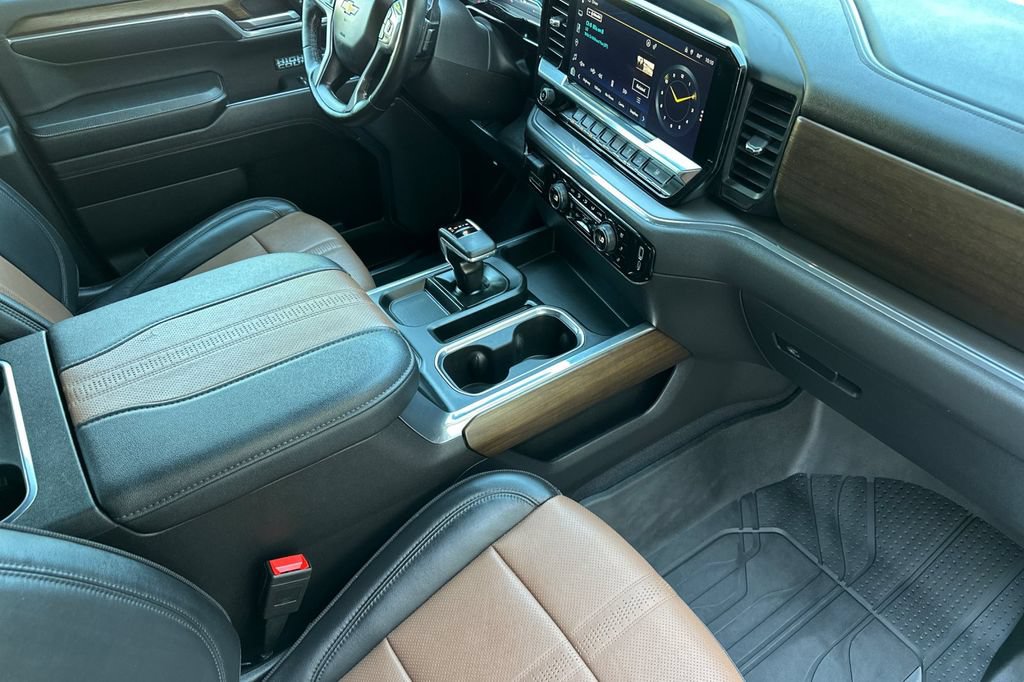 Used 2024 Chevrolet Silverado 1500 High Country w/ Technology Package AWD/4WD image 17