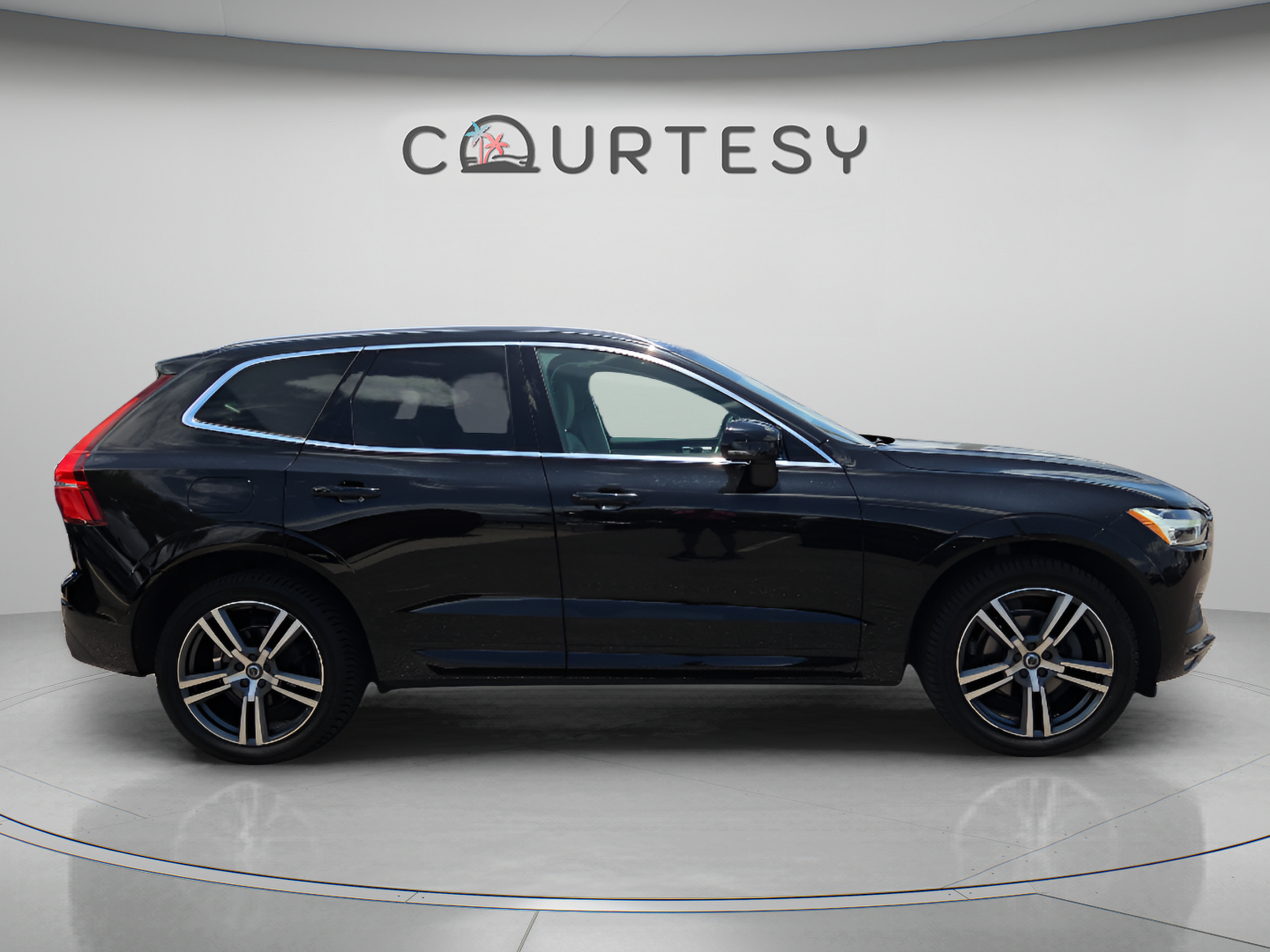 Used 2021 Volvo XC60 T5 Momentum w/ Premium Package AWD/4WD image 6
