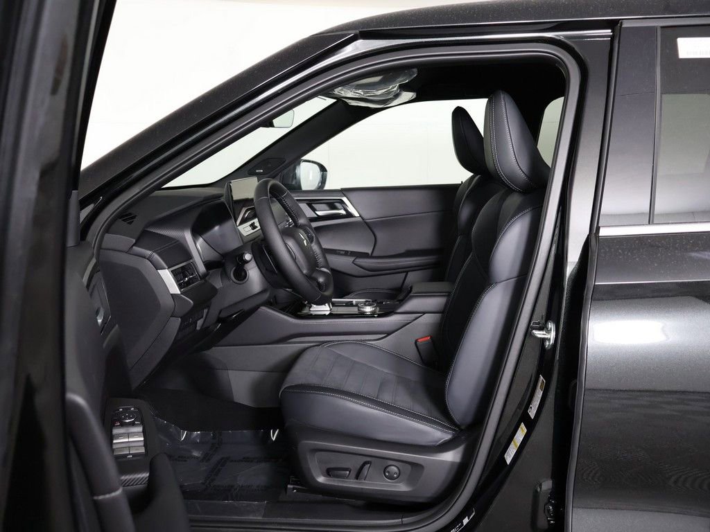 New 2026 Mitsubishi Outlander LE FWD image 24