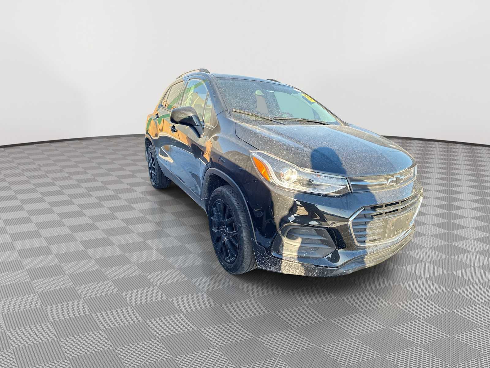 Used 2022 Chevrolet Trax LT w/ Midnight Edition image 2