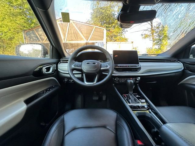Used 2024 Jeep Compass Limited image 16