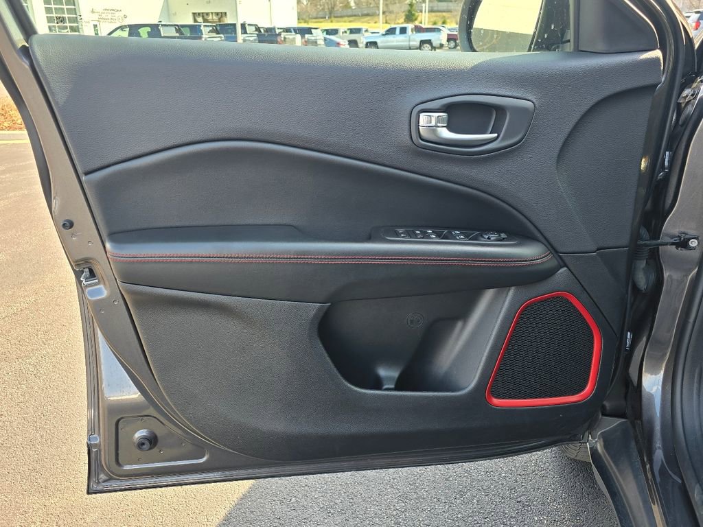 Used 2018 Jeep Compass Trailhawk w/ Navigation Group image 13