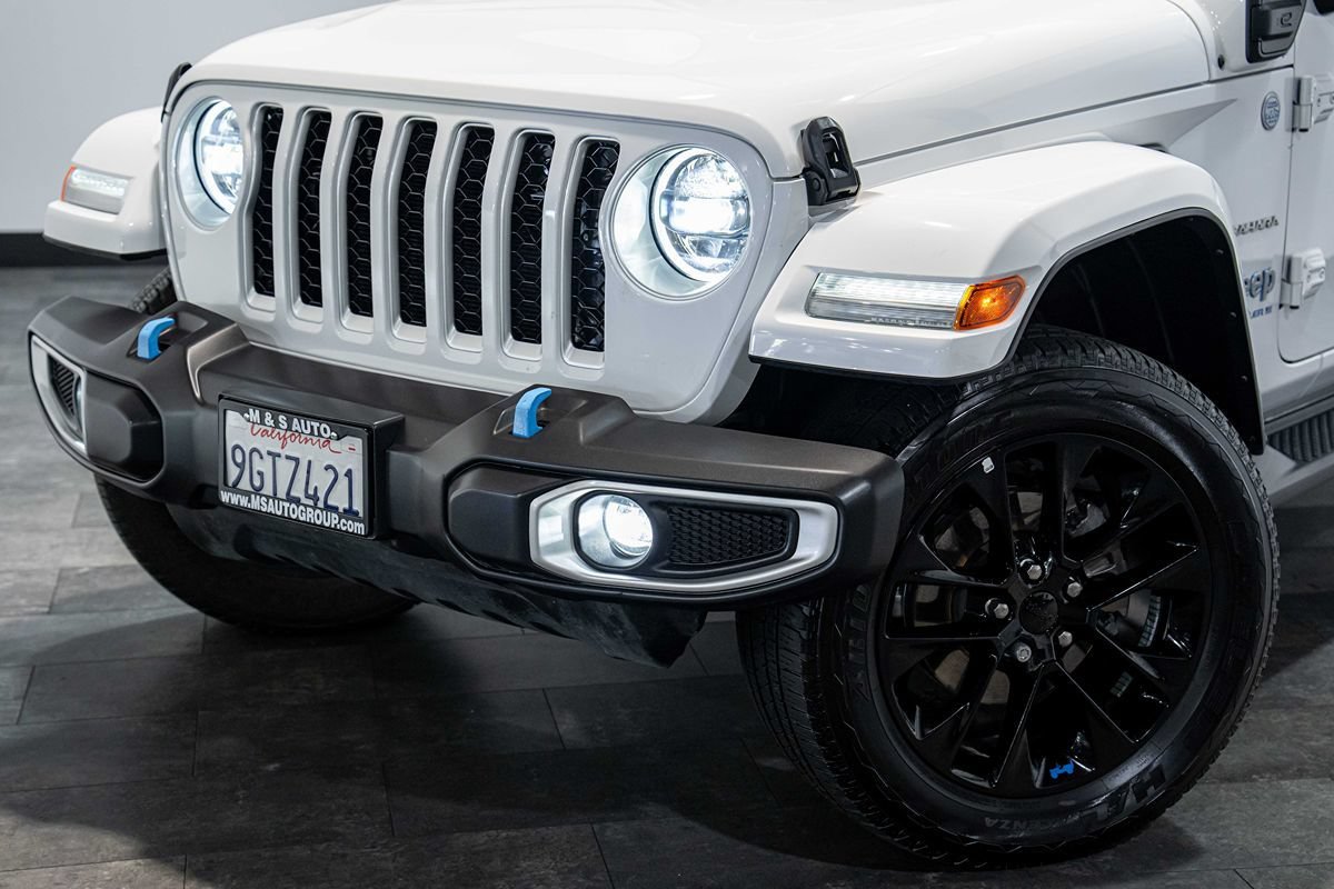 Used 2023 Jeep Wrangler Unlimited Sahara w/ Cold Weather Group AWD/4WD image 10