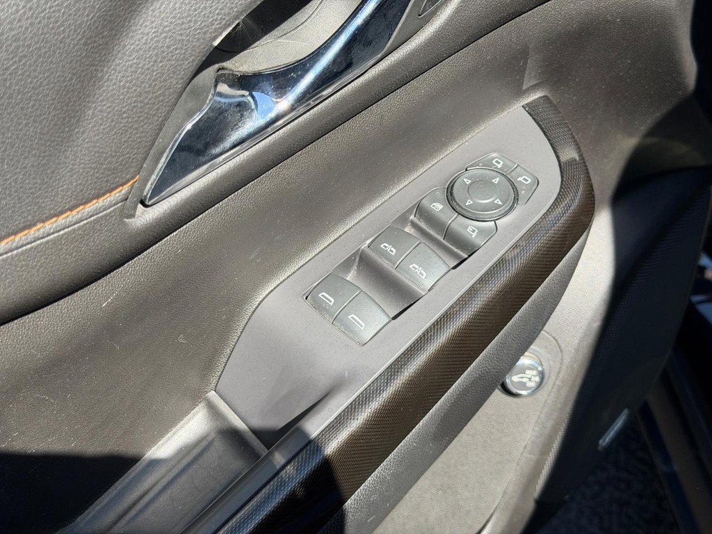 Used 2022 GMC Acadia AT4 w/ Technology Package AWD/4WD image 18