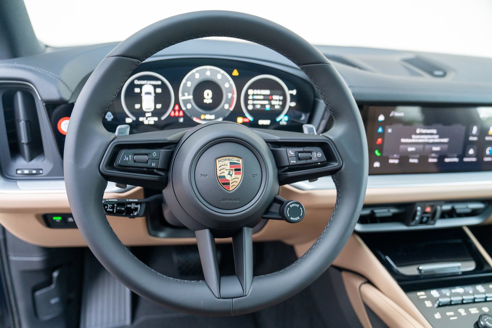 Certified 2025 Porsche Cayenne image 12