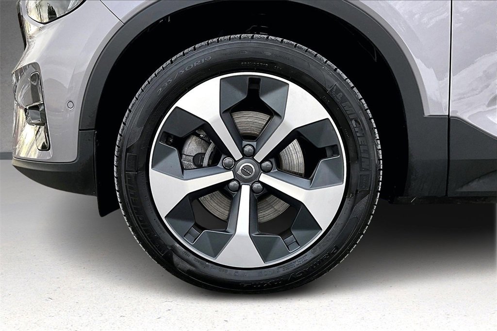 Used 2026 Volvo XC40 B5 Plus w/ Protection Package Premier image 33