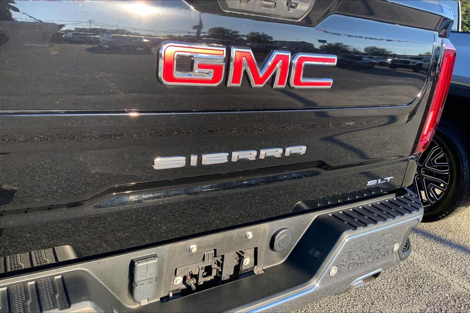 Used 2023 GMC Sierra 1500 SLT w/ SLT Premium Plus Package AWD/4WD image 28