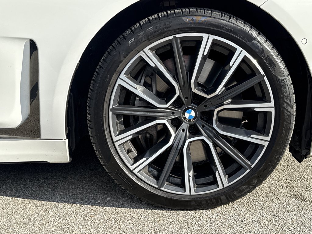 Used 2022 BMW 750i xDrive w/ M Sport Package AWD/4WD image 9