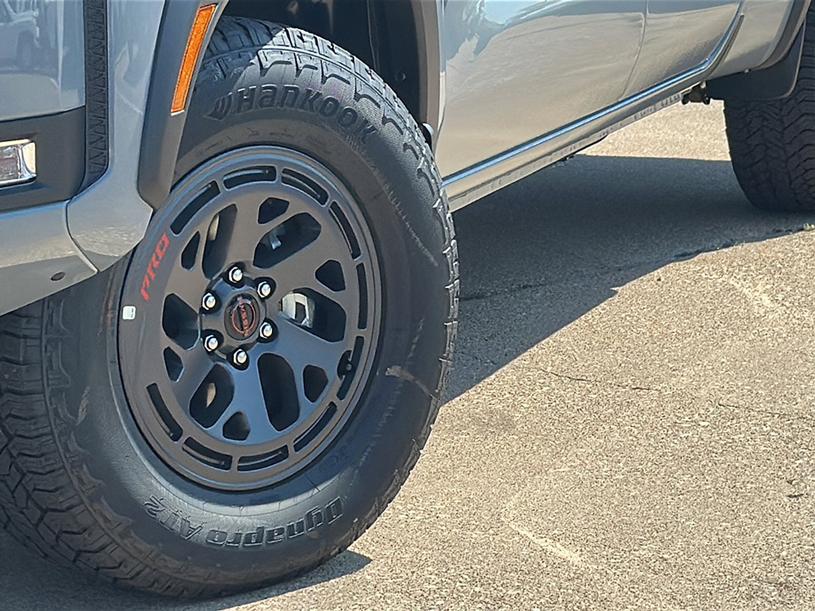 New 2026 Nissan Frontier PRO-4X w/ Pro-4x Convenience Package image 3