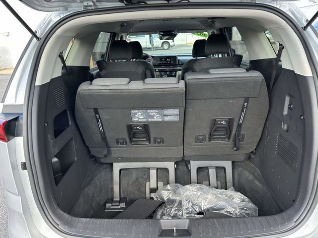Used 2023 Kia Carnival LX image 24