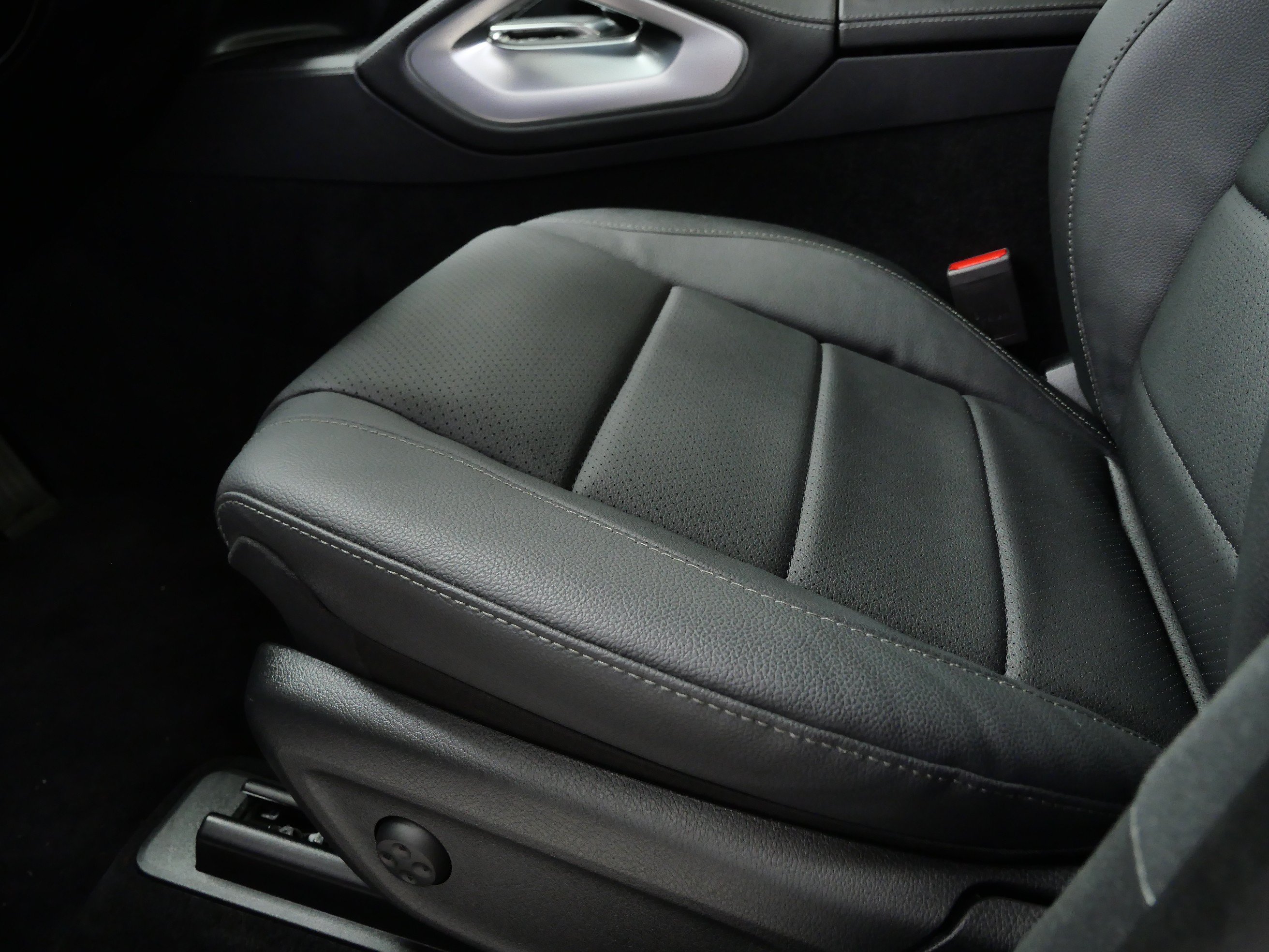 Certified 2025 Mercedes-Benz GLE 450e 4MATIC w/ AMG Line Exterior image 19