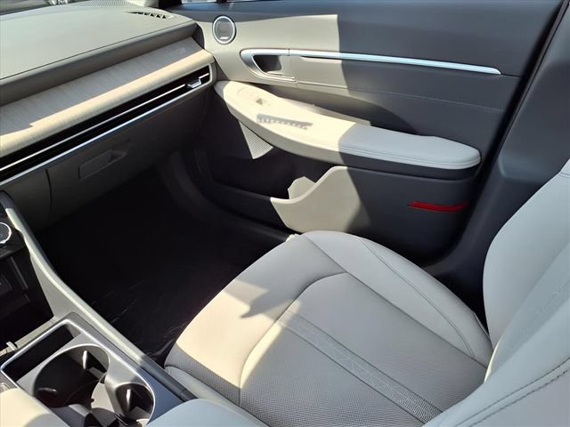 Used 2025 Hyundai Sonata Limited FWD image 14