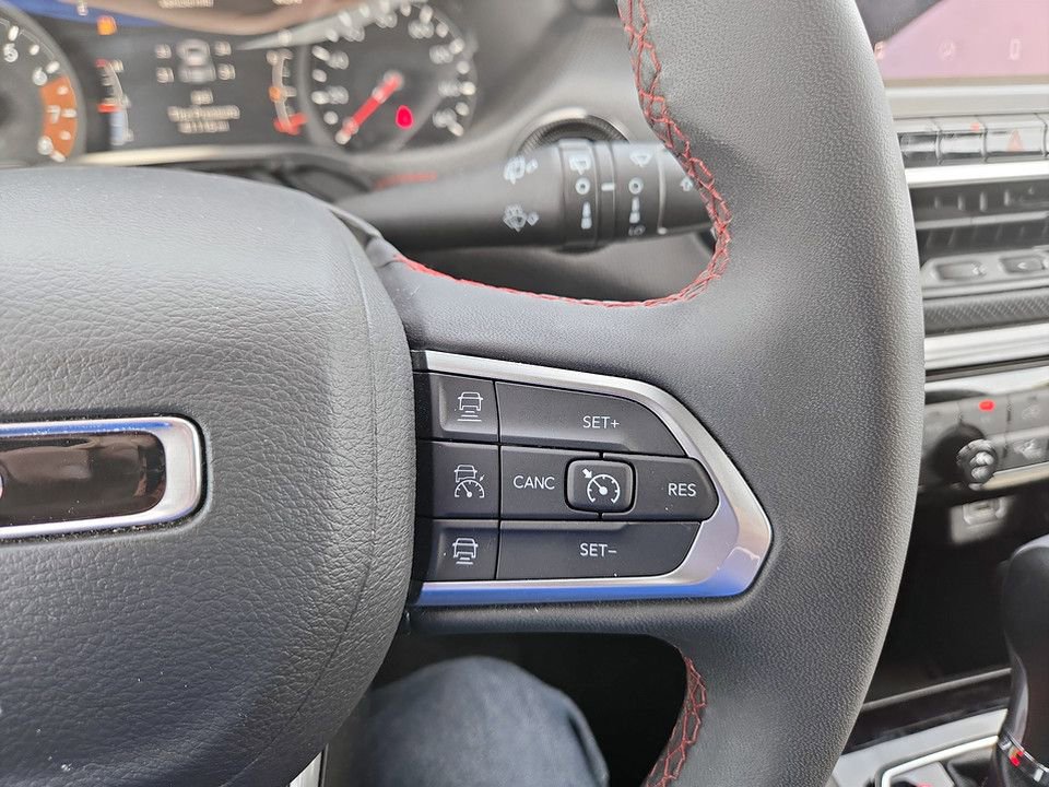 Used 2025 Jeep Compass Trailhawk AWD/4WD image 16