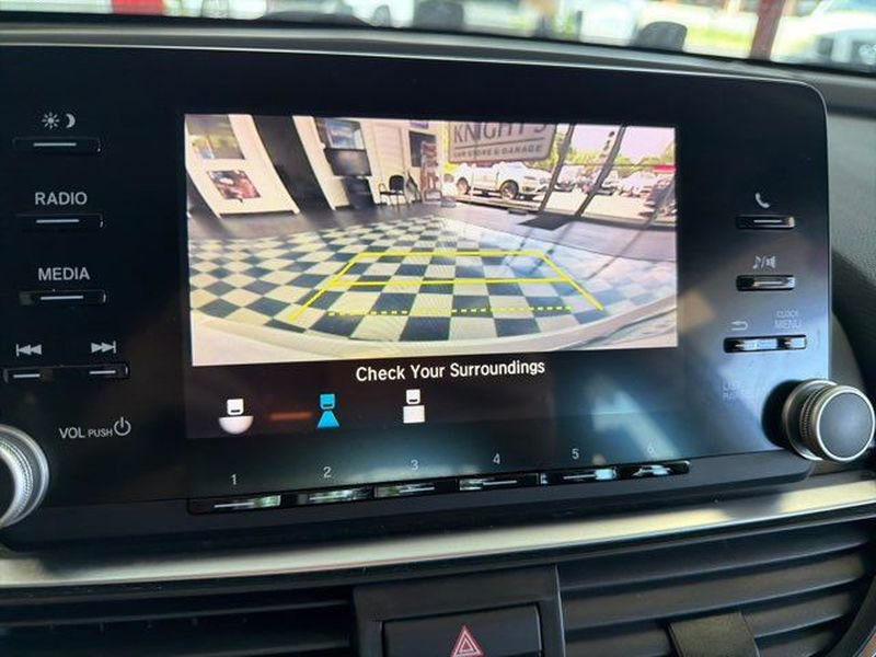 Used 2018 Honda Accord LX image 18