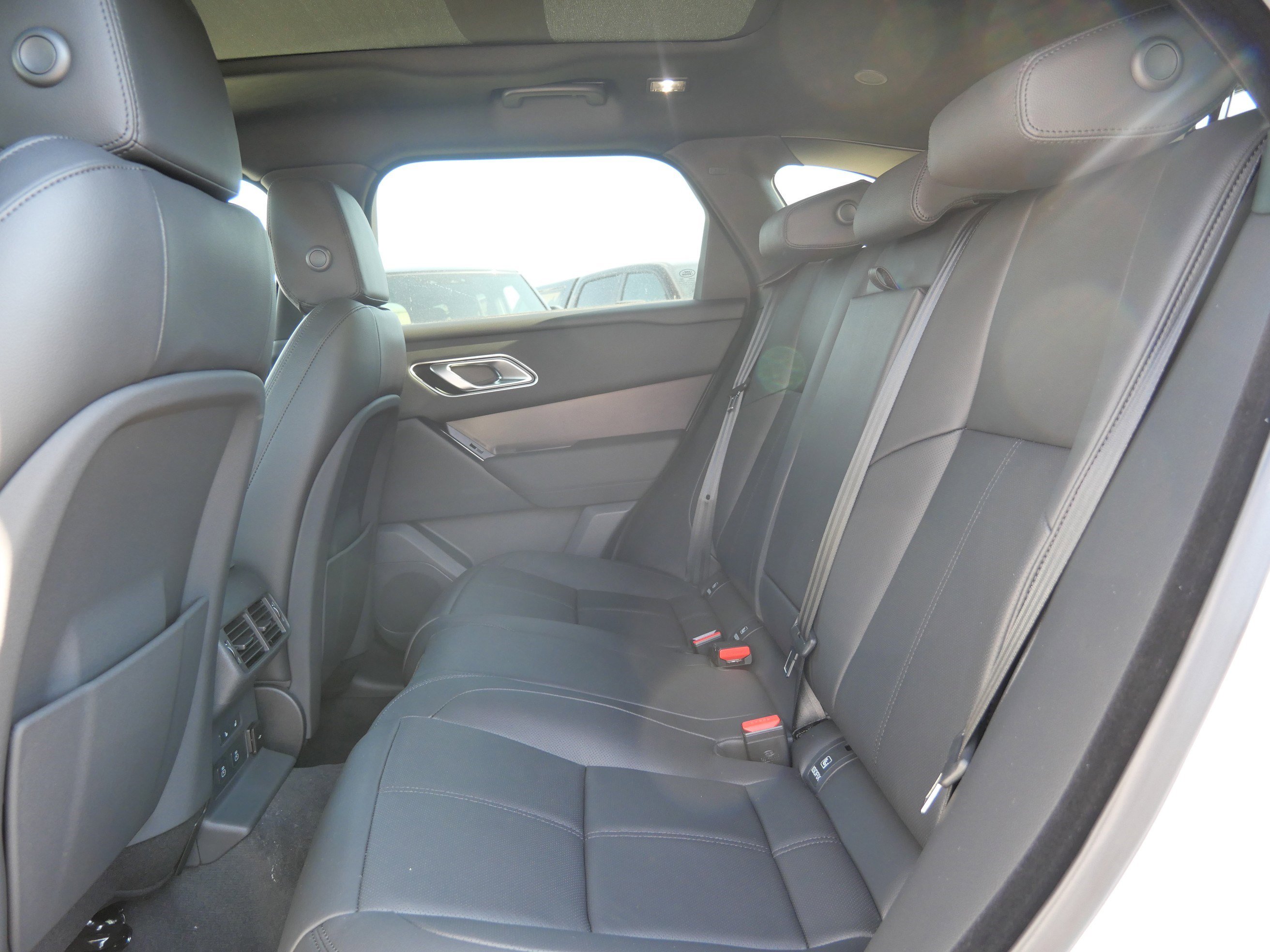 New 2026 Land Rover Range Rover Velar Dynamic SE AWD/4WD image 6