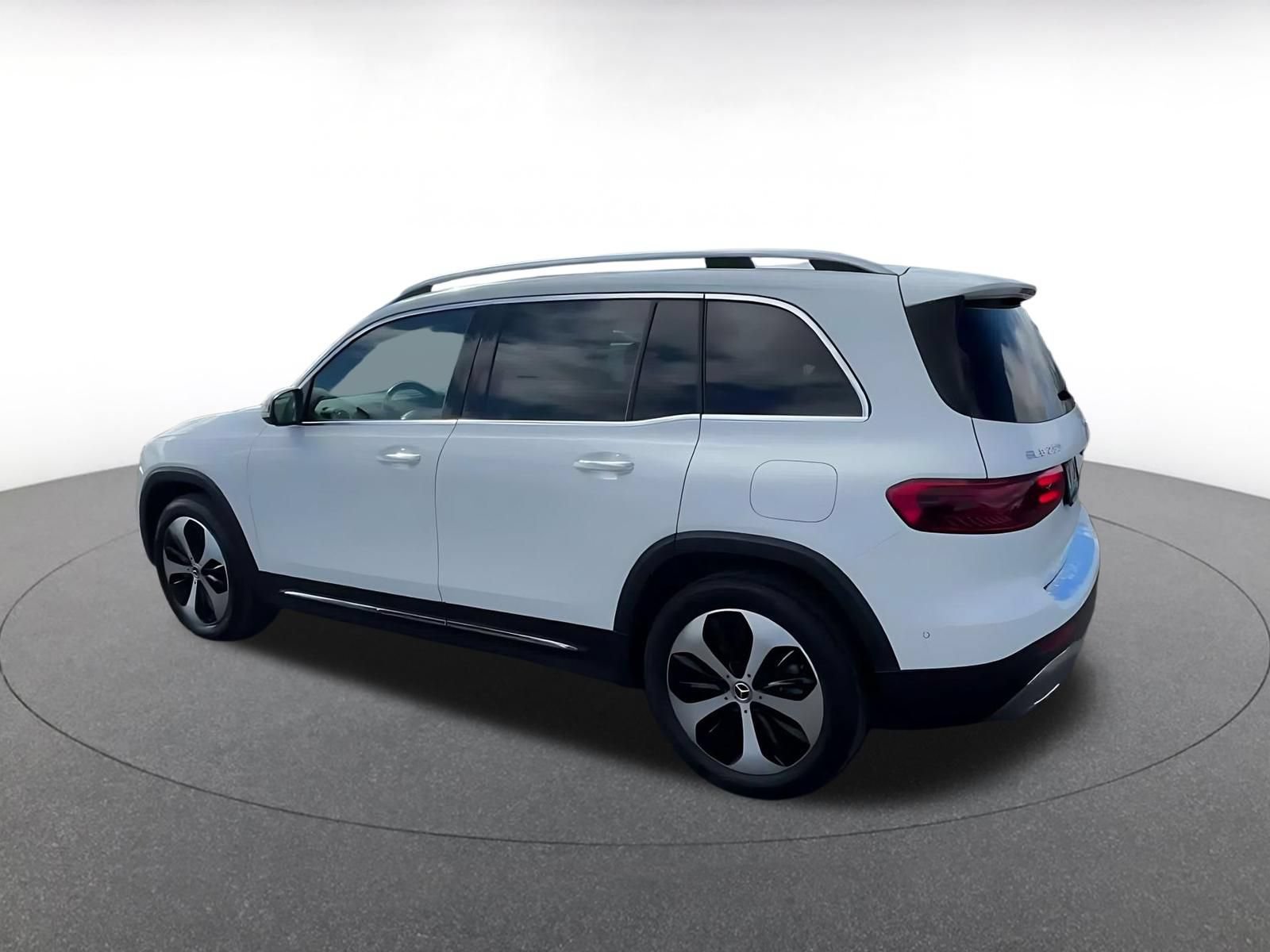 Used 2025 Mercedes-Benz GLB 250 4MATIC image 10