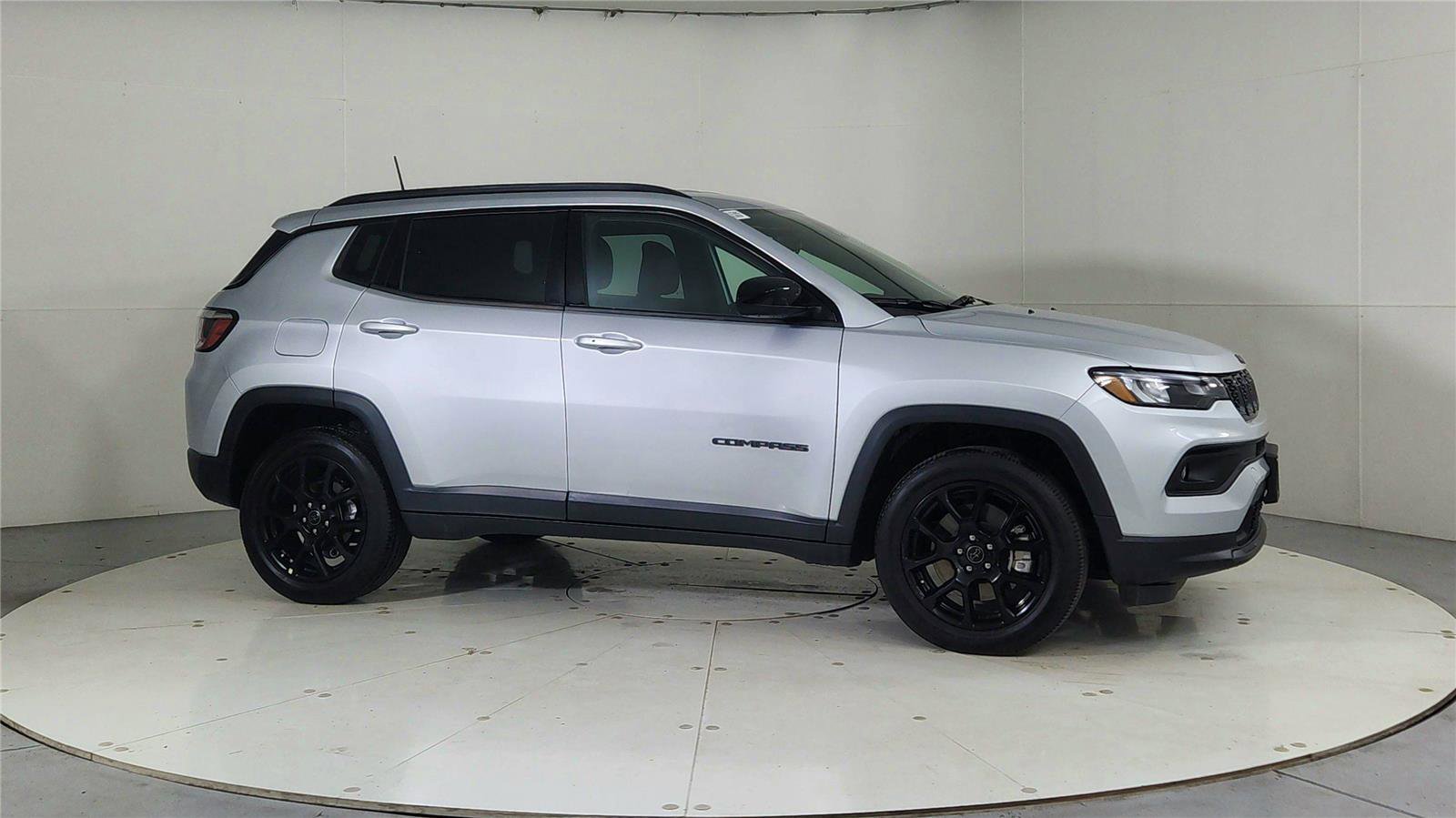 Used 2025 Jeep Compass Latitude w/ Convenience Group image 8