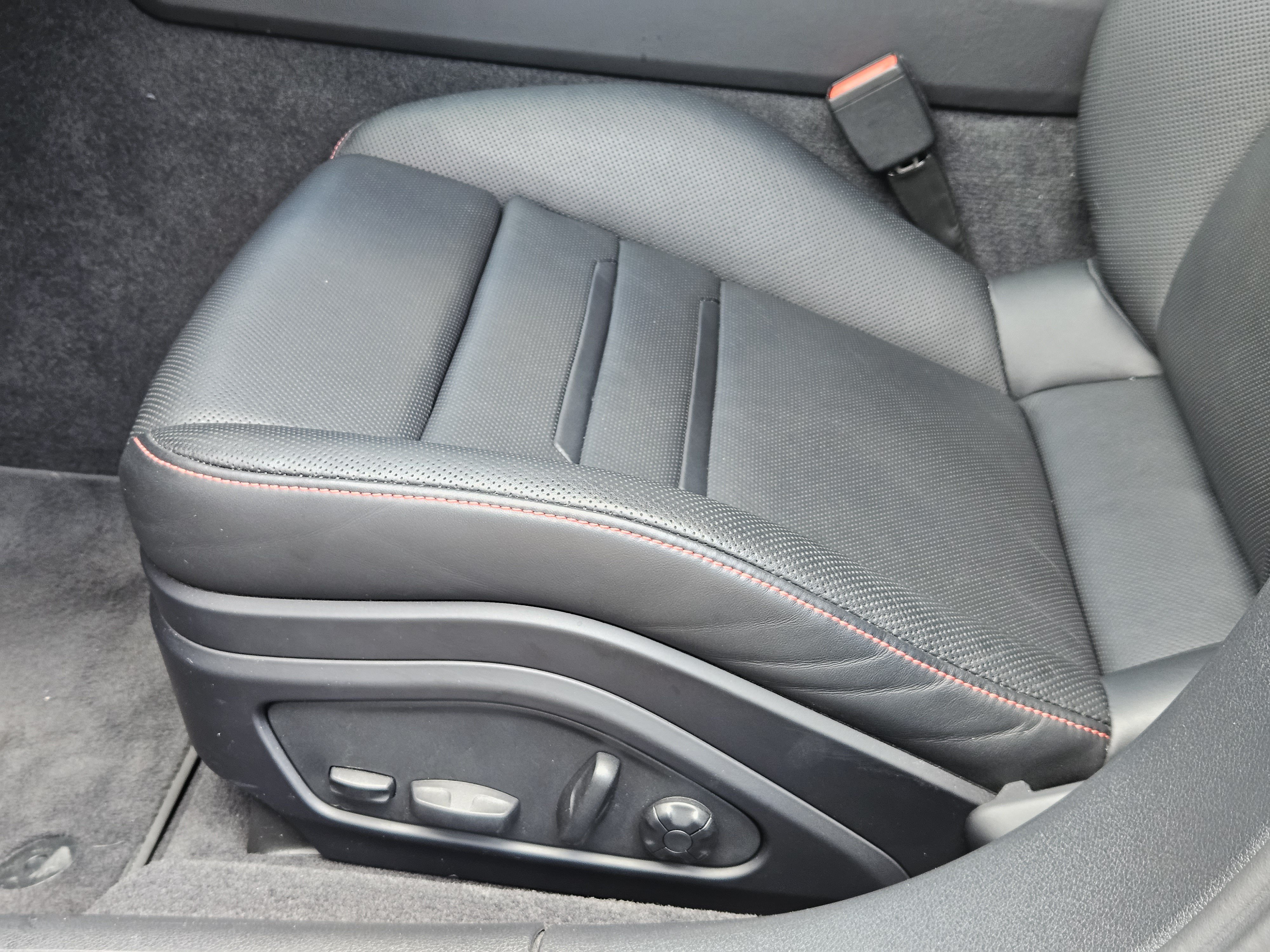 Certified 2023 Porsche Panamera Platinum Edition RWD image 23