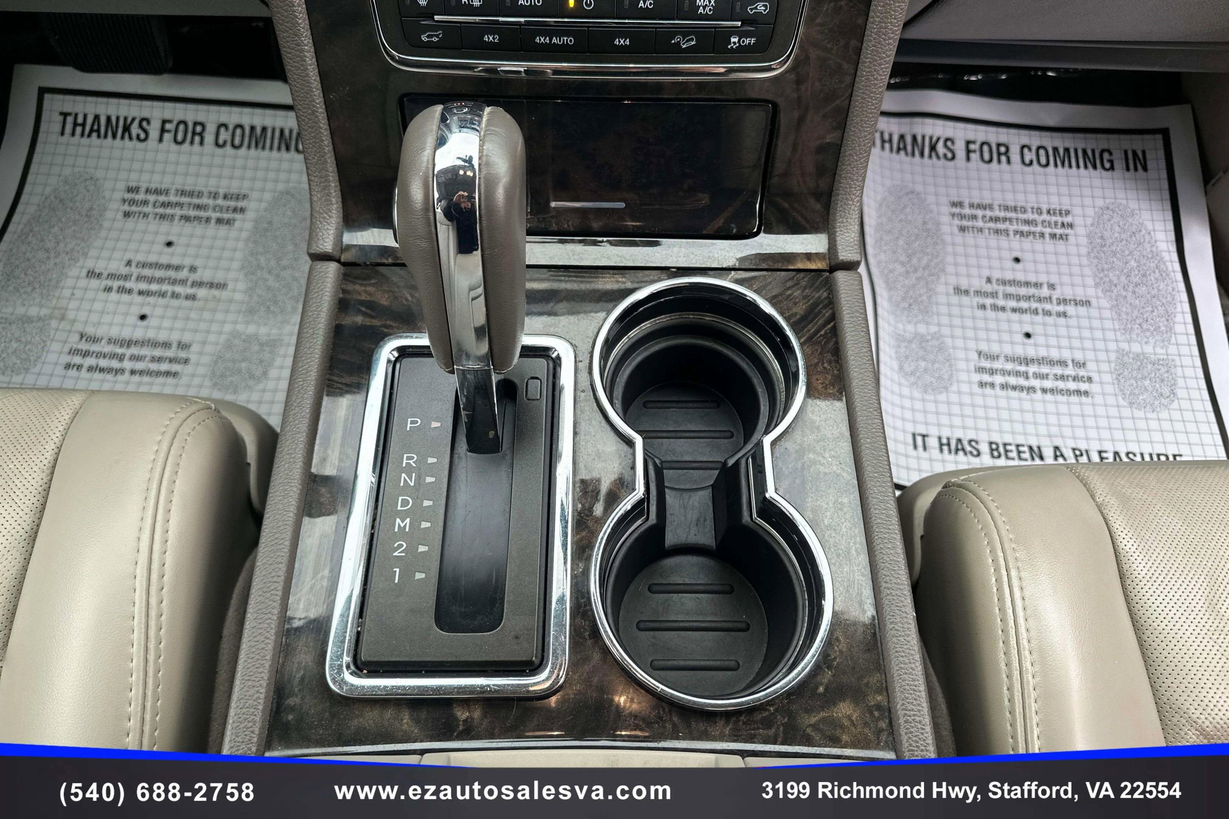 Used 2017 Lincoln Navigator Select image 24