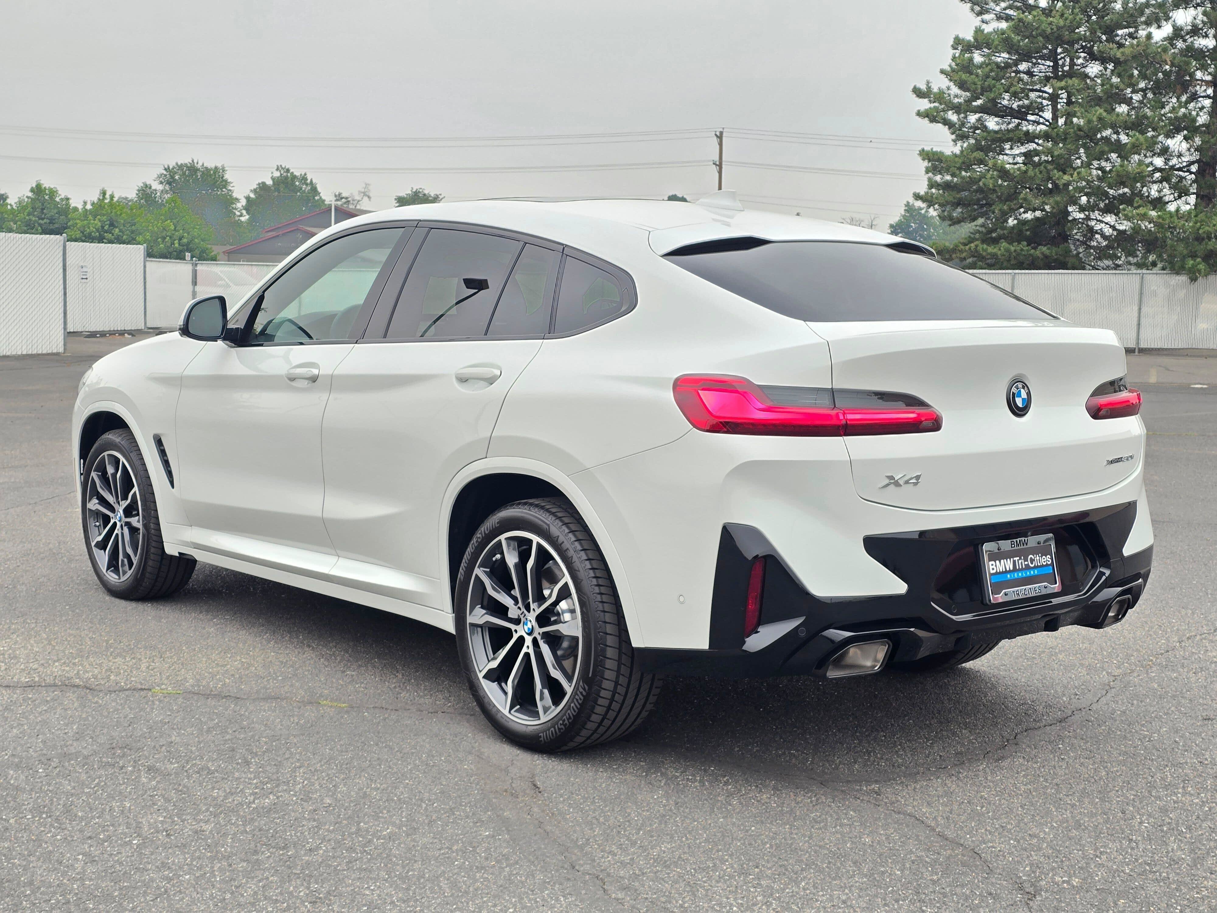 Used 2025 BMW X4 xDrive30i w/ Premium Package AWD/4WD image 4