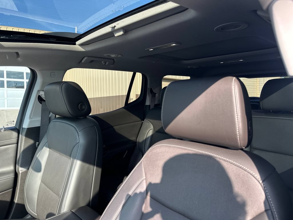Used 2022 GMC Acadia SLT w/ Elevation Edition FWD image 14