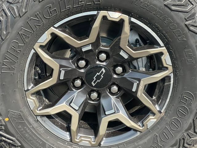 New 2026 Chevrolet Colorado ZR2 w/ Technology Package AWD/4WD image 11