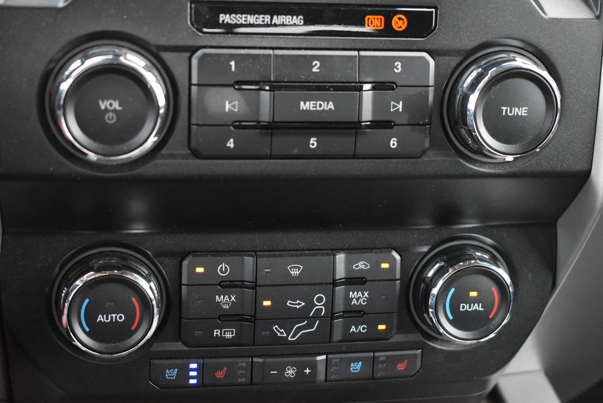 Used 2019 Ford F350 Lariat w/ Lariat Ultimate Package AWD/4WD image 31