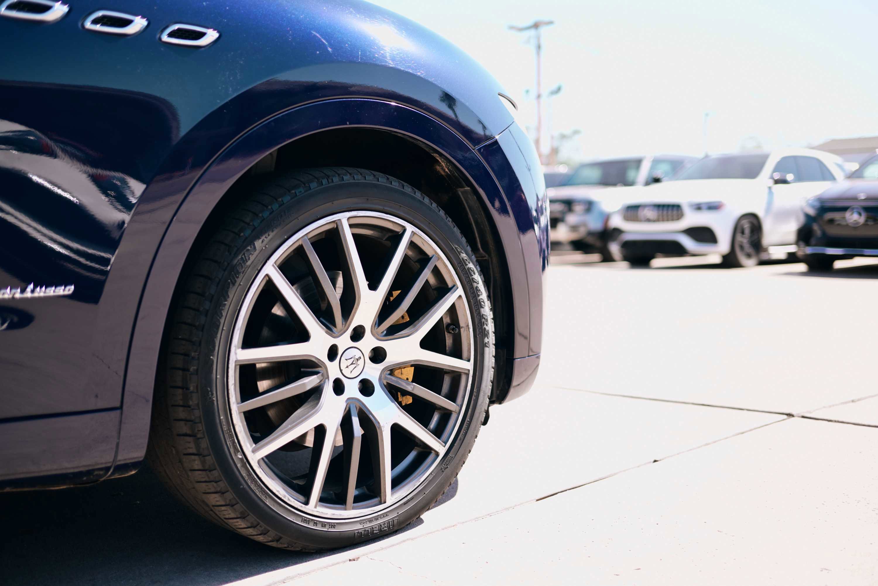 Used 2019 Maserati Levante GranLusso AWD/4WD image 19