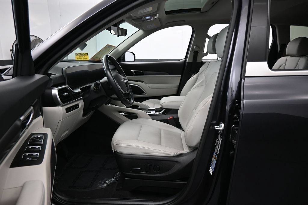 Used 2025 Kia Telluride S FWD image 11