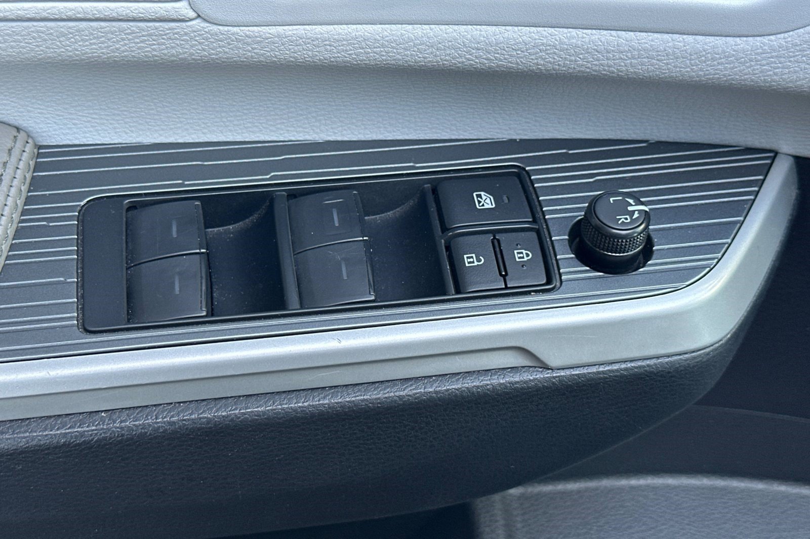 Used 2026 Toyota Sienna XLE FWD image 13