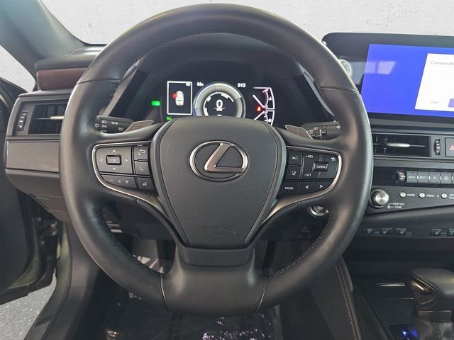 Certified 2025 Lexus ES 300h w/ Premium Package image 18