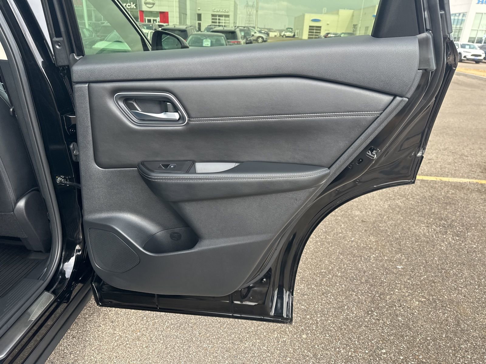 Used 2024 Nissan Rogue Platinum image 31