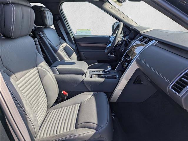 New 2025 Land Rover Discovery Dynamic SE AWD/4WD image 17