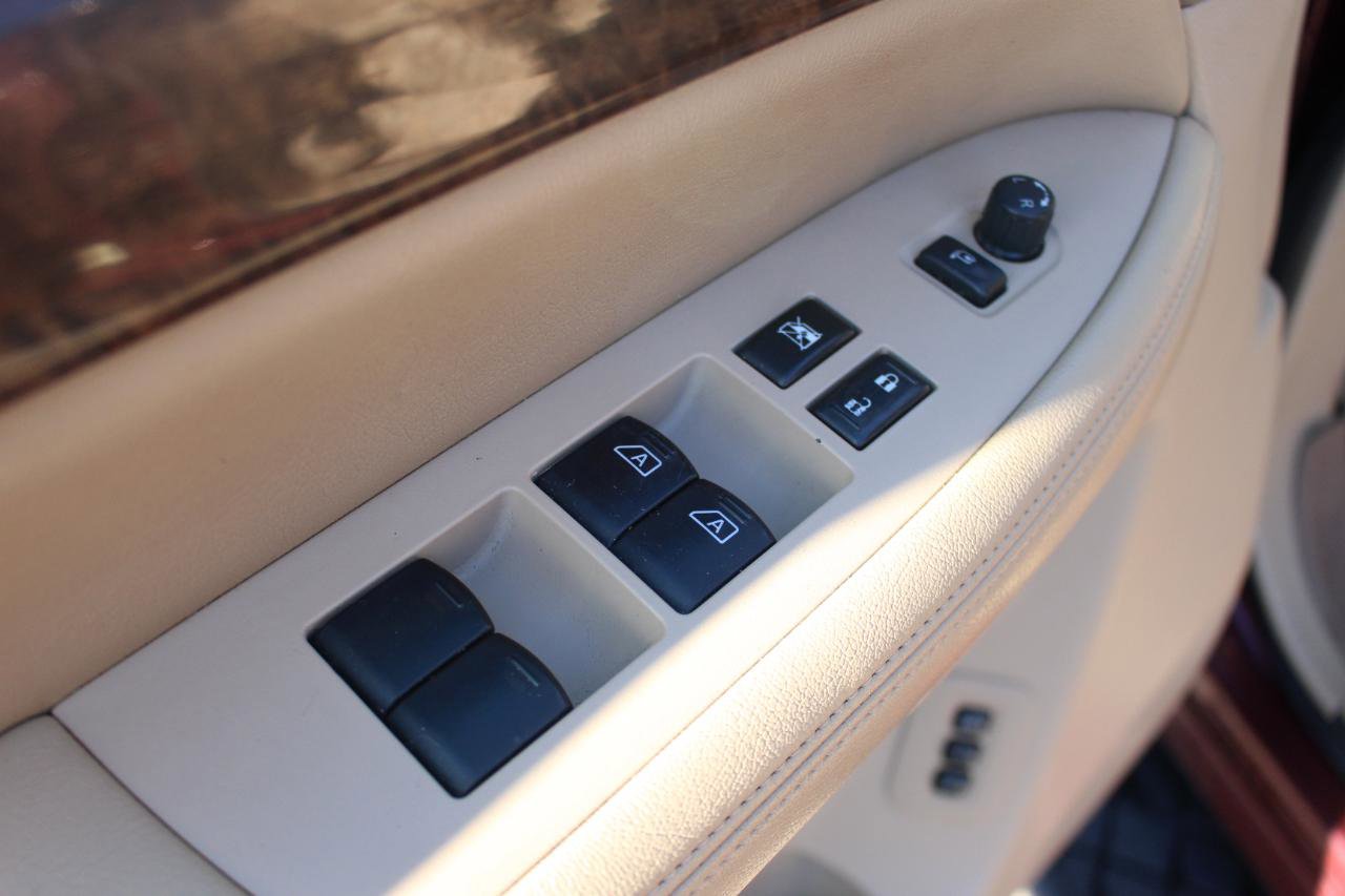 Used 2011 Nissan Armada Platinum w/ 2nd Row Captain Seat Pkg image 12