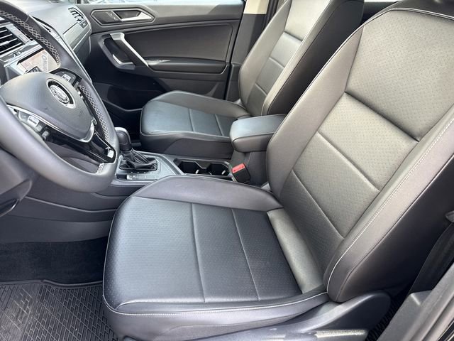 Certified 2021 Volkswagen Tiguan SE w/ Panoramic Sunroof Package image 39
