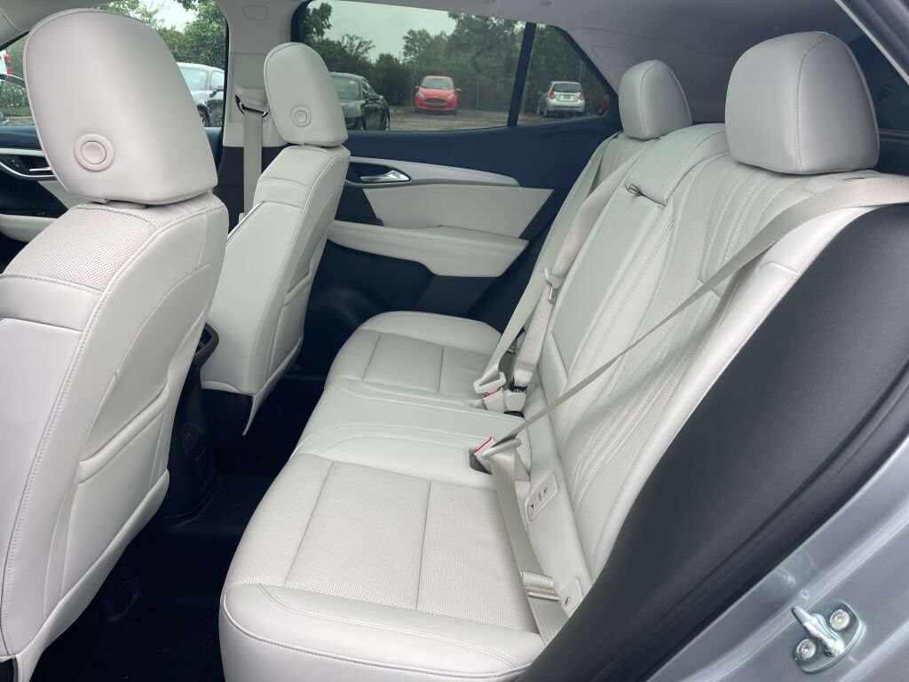 Used 2024 Buick Envision Avenir AWD/4WD image 23