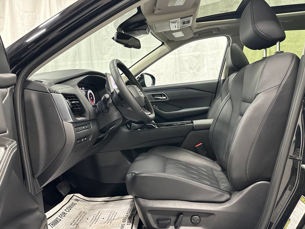 Used 2026 Nissan Rogue Platinum w/ Platinum Premium Package AWD/4WD image 14