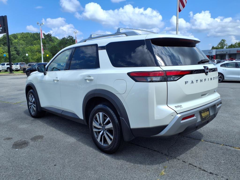 Certified 2024 Nissan Pathfinder SL image 3